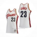 Maillot Enfant Cleveland Cavaliers LeBron James #23 Mitchell & Ness 2003-04 Blanc