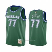 Maillot Dallas Mavericks Luka Doncic #77 Mitchell & Ness 2018-19 Vert